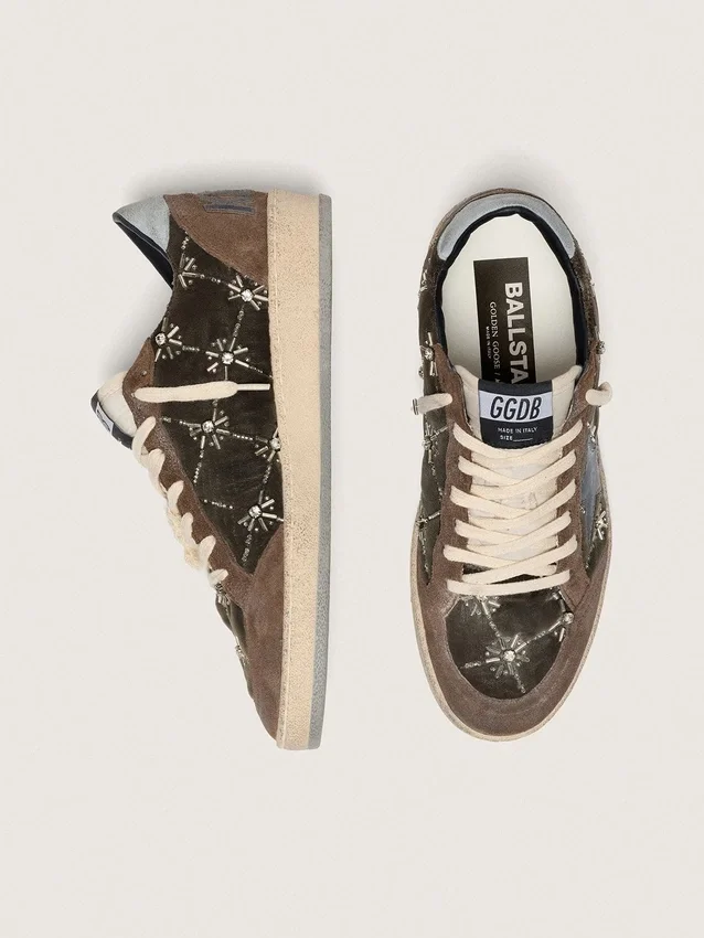 Zapatillas Ball Star LAB para mujer en terciopelo matelassé marrón con pedrería y estrella de piel negra