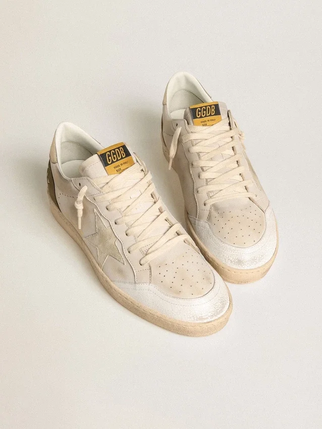 Zapatillas Ball Star LTD para hombre con estrella de ante beige y lengüeta del talón de piel laminada en platino