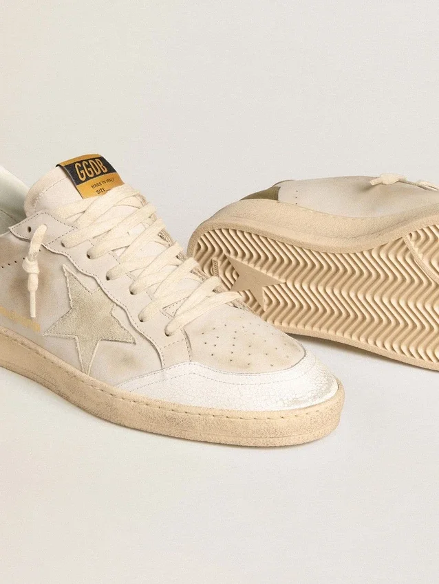 Zapatillas Ball Star LTD para hombre con estrella de ante beige y lengüeta del talón de piel laminada en platino