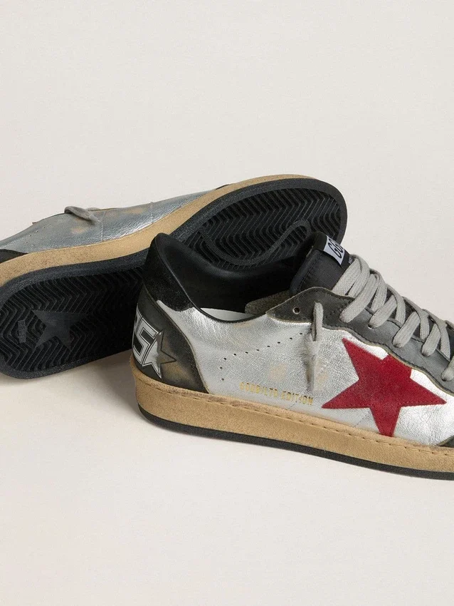 Zapatillas Ball Star LTD para hombre en piel laminada plateada con estrella de ante rojo e inserciones negras