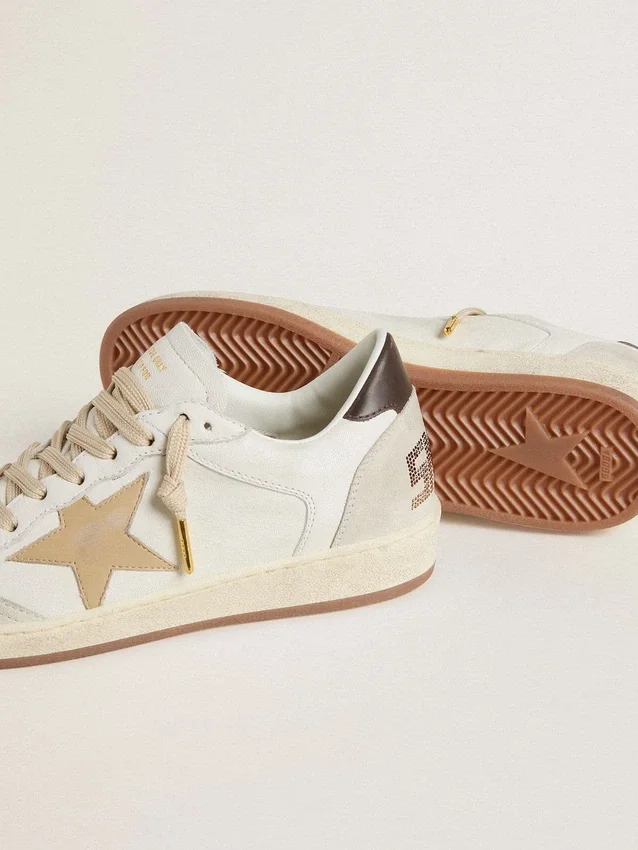 Zapatillas Ball Star LTD para mujer con estrella beige y lengüeta negra en el talón