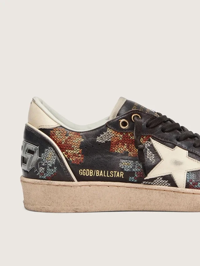 Zapatillas Ball Star LTD para mujer en napa color ébano con bordados multicolores y estrella blanca