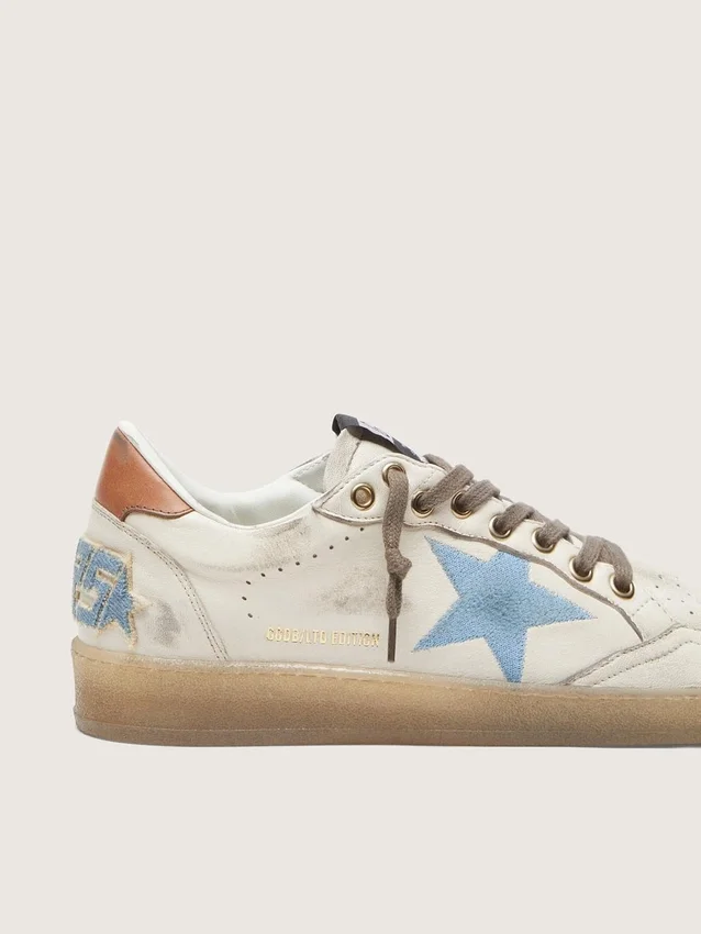 Zapatillas Ball Star LTD para mujer en piel blanca con estrella bordada en azul claro