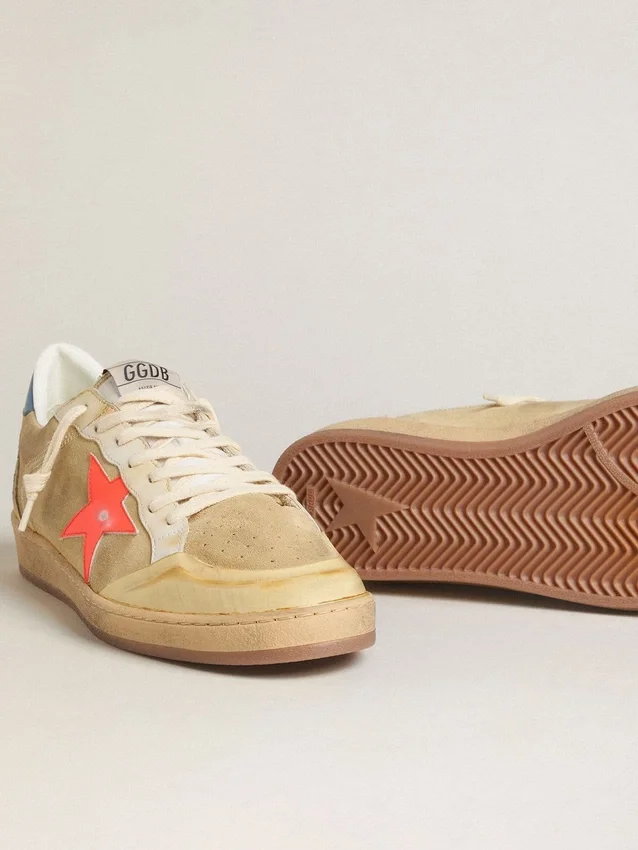 Zapatillas Ball Star para hombre en ante beige con estrella de piel coral y lengüeta del talón de napa azul
