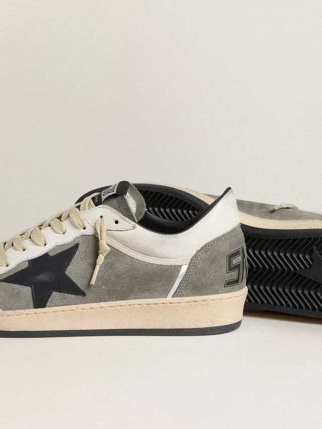 Zapatillas Ball Star para hombre en ante gris con estrella de piel negra e inserciones de piel napa blanca
