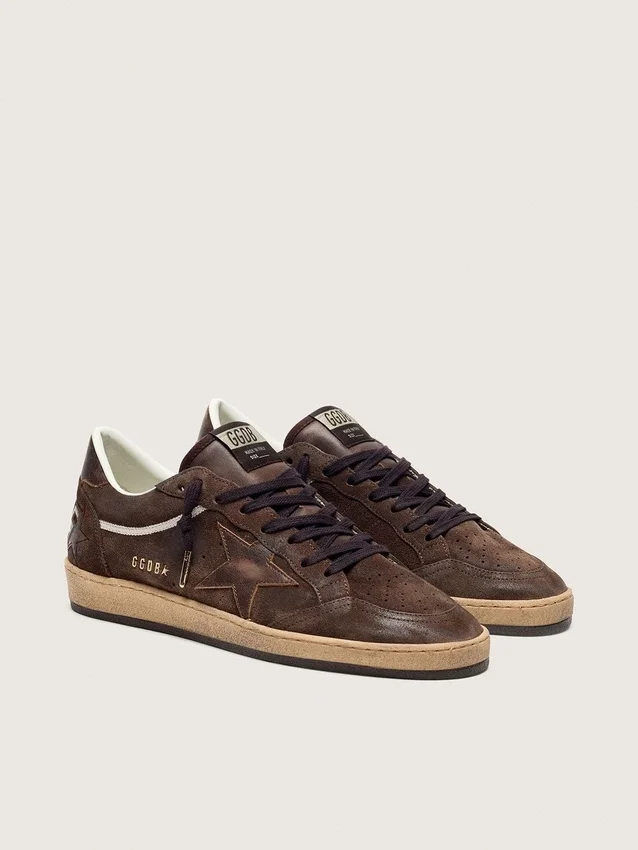 Zapatillas Ball Star para hombre en ante marrón con estrella y lengüeta en el talón de piel marrón