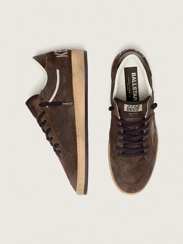 Zapatillas Ball Star para hombre en ante marrón con estrella y lengüeta en el talón de piel marrón