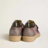Zapatillas Ball Star para hombre en ante morado con estrella con tachuelas plateadas y lengüeta trasera «naplak» negra