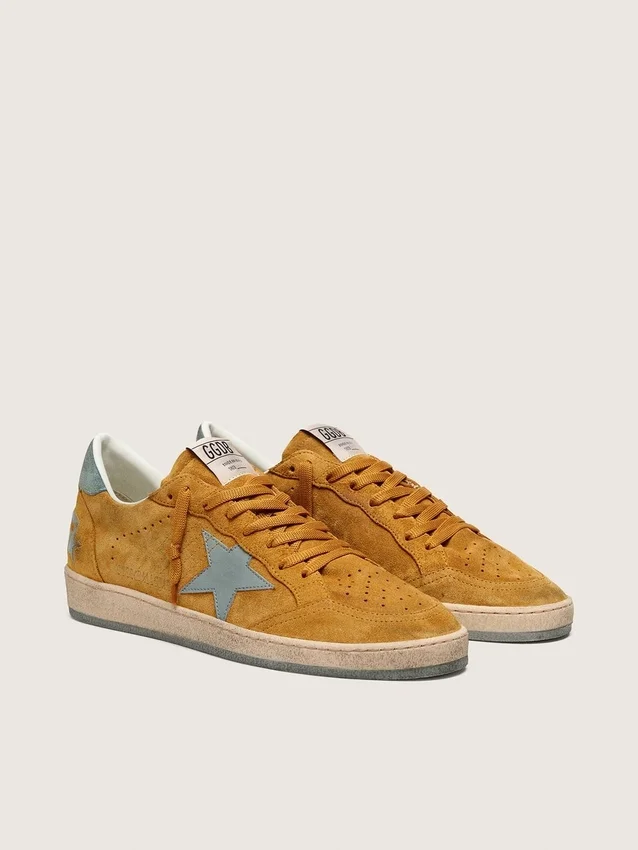 Zapatillas Ball Star para hombre en ante ocre con estrella de piel y lengüeta del talón de ante azul claro