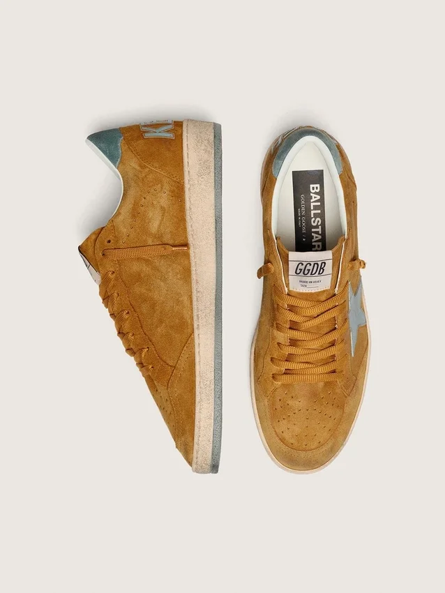 Zapatillas Ball Star para hombre en ante ocre con estrella de piel y lengüeta del talón de ante azul claro