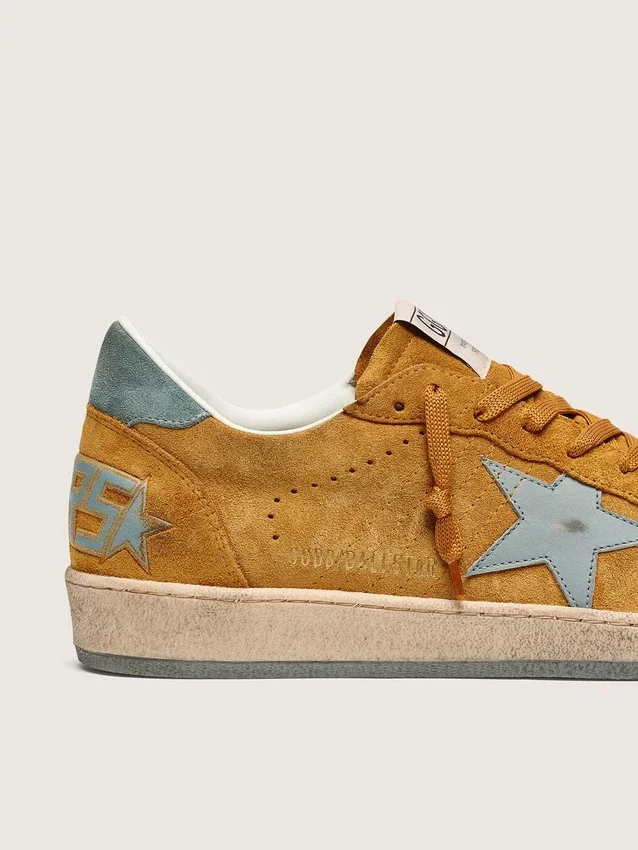 Zapatillas Ball Star para hombre en ante ocre con estrella de piel y lengüeta del talón de ante azul claro