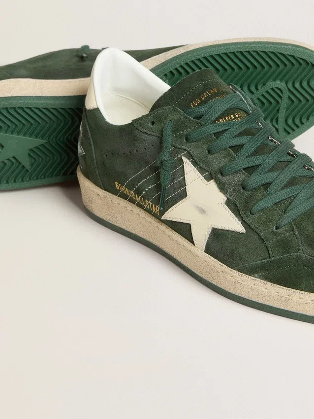 Zapatillas Ball Star para hombre en ante verde con estrella de cuero blanco y lengüeta en el talón