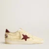 Zapatillas Ball Star para hombre en napa beige con estrella de malla burdeos y lengüeta en el talón