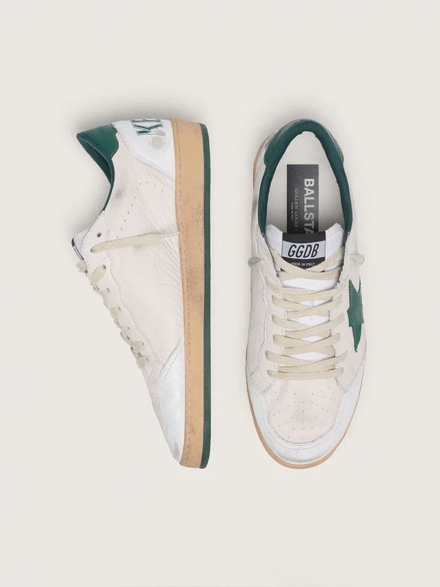 Zapatillas Ball Star para hombre en napa blanca con estrella y lengüeta en el talón de piel verde
