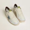 Zapatillas Ball Star para hombre en piel blanca con estrella de ante azul claro y lengüeta del talón de nubuck marrón