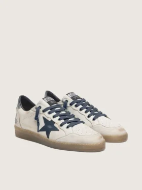 Zapatillas Ball Star para hombre en piel blanca con estrella de piel azul oscuro y lengüeta del talón de piel laminada plateada
