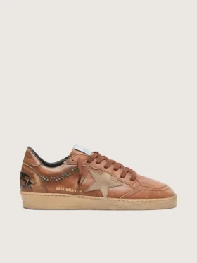 Zapatillas Ball Star para hombre en piel marrón con estrella de ante beige y abalorios