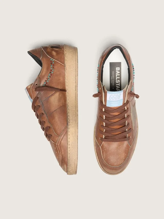 Zapatillas Ball Star para hombre en piel marrón con estrella de ante beige y abalorios