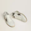 Zapatillas Ball Star para hombre en piel napa blanca con estrella y lengüeta del talón de piel laminada en color bronce