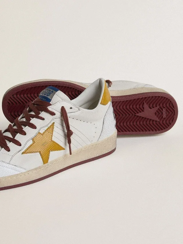 Zapatillas Ball Star para hombre en piel napa blanca con estrella y lengüeta en el talón de piel con estampado animal amarillo