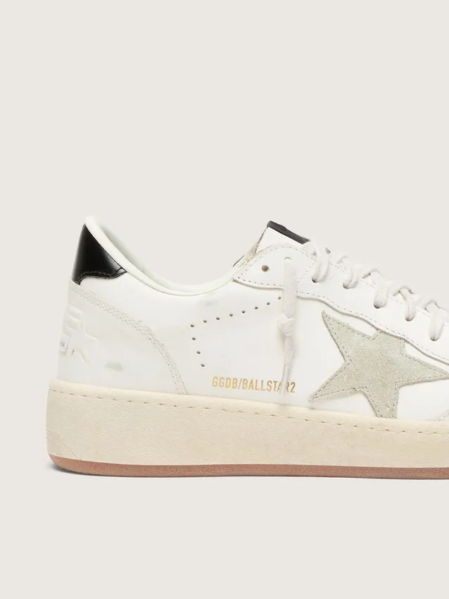 Zapatillas Ball Star para mujer con estrella de ante gris hielo y lengüeta del talón de piel negra brillante
