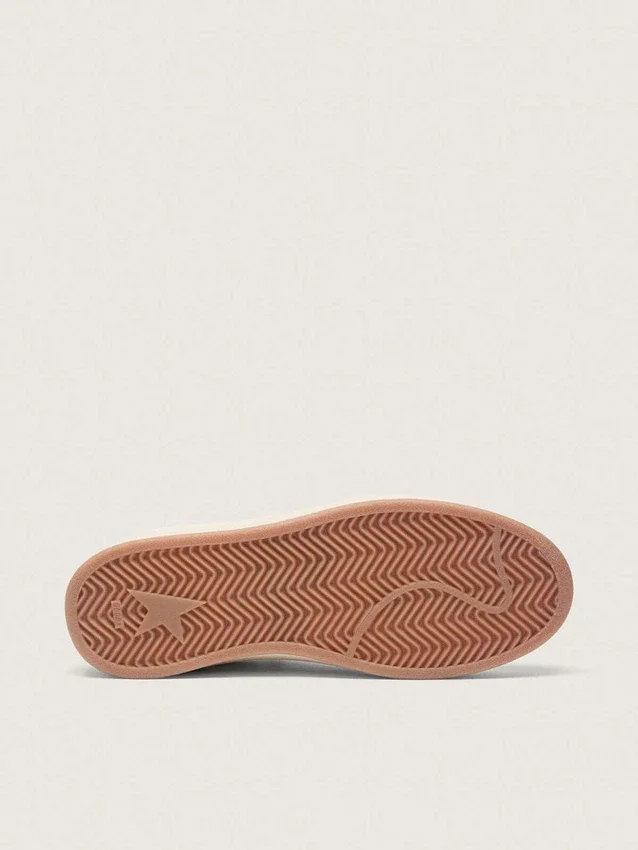 Zapatillas Ball Star para mujer con estrella de ante gris hielo y lengüeta del talón de piel negra brillante