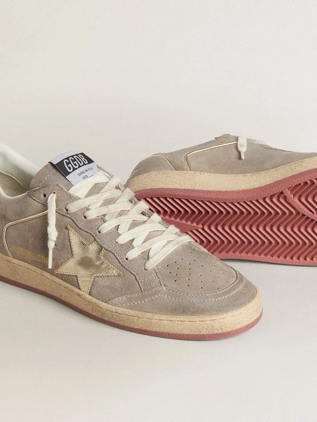 Zapatillas Ball Star para mujer en ante beige con estrella de piel metalizada dorada y letras con abalorios