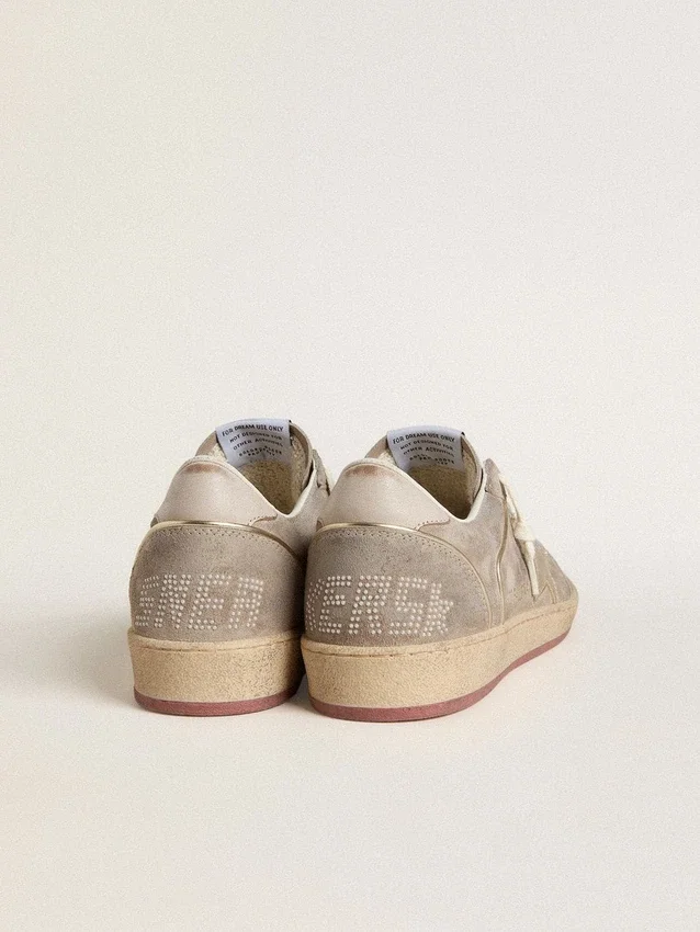 Zapatillas Ball Star para mujer en ante beige con estrella de piel metalizada dorada y letras con abalorios