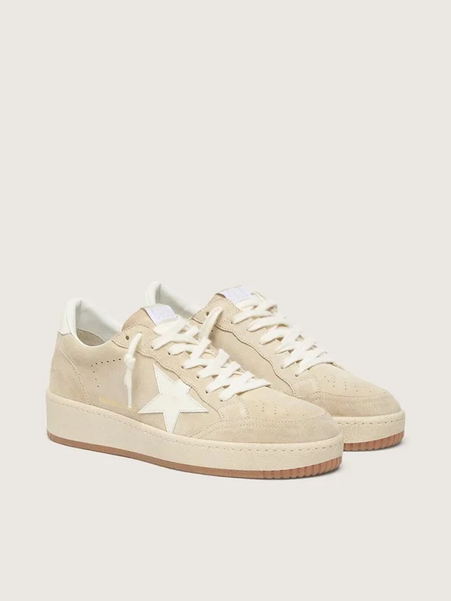 Zapatillas Ball Star para mujer en ante beige con estrella y lengüeta del talón de piel blanca