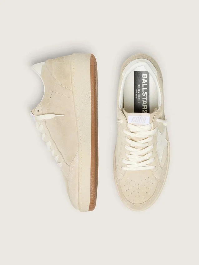 Zapatillas Ball Star para mujer en ante beige con estrella y lengüeta del talón de piel blanca