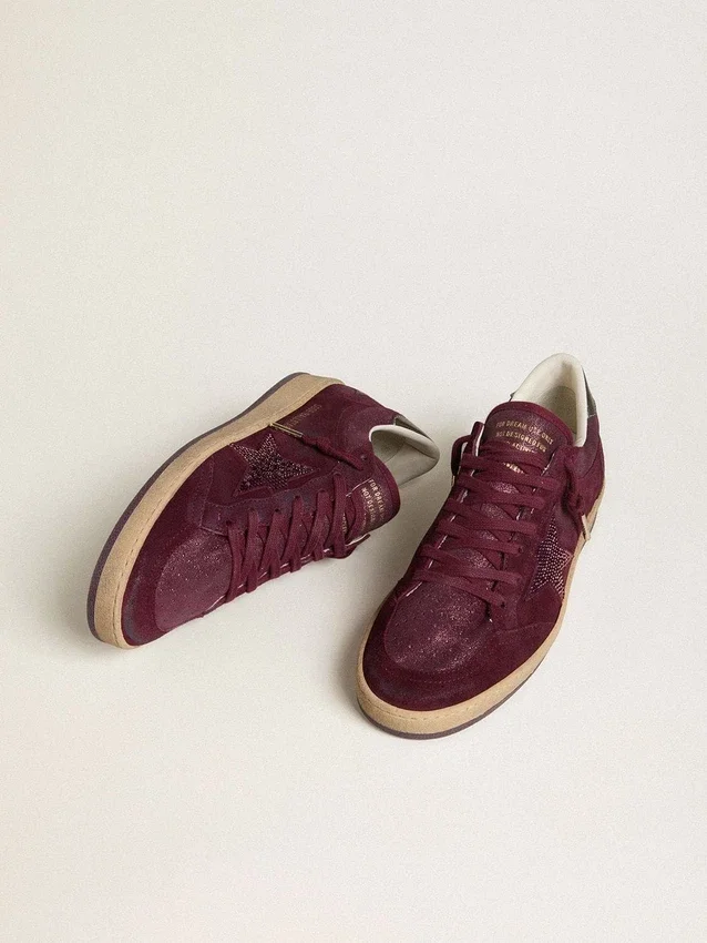 Zapatillas Ball Star para mujer en ante burdeos con estrella de cristal y lengüeta del talón de piel metalizada