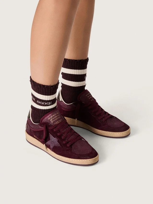Zapatillas Ball Star para mujer en ante burdeos con estrella de cristal y lengüeta del talón de piel metalizada