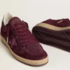 Zapatillas Ball Star para mujer en ante burdeos con estrella de cristal y lengüeta del talón de piel metalizada