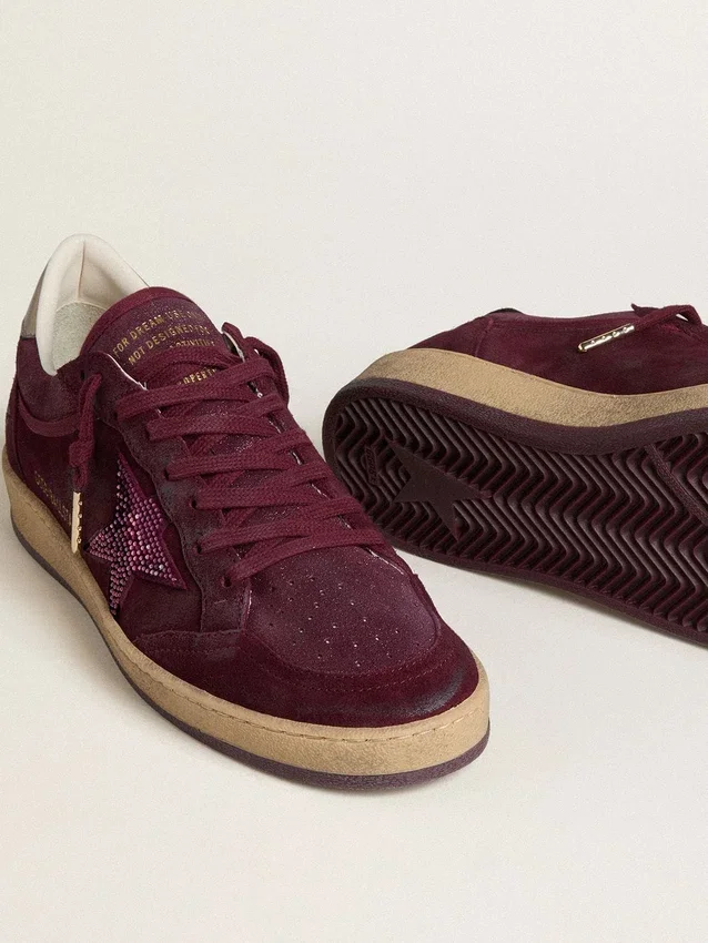 Zapatillas Ball Star para mujer en ante burdeos con estrella de cristal y lengüeta del talón de piel metalizada