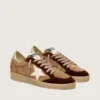Zapatillas Ball Star para mujer en ante color tabaco con estrella de piel blanca e inserciones de terciopelo color coñac