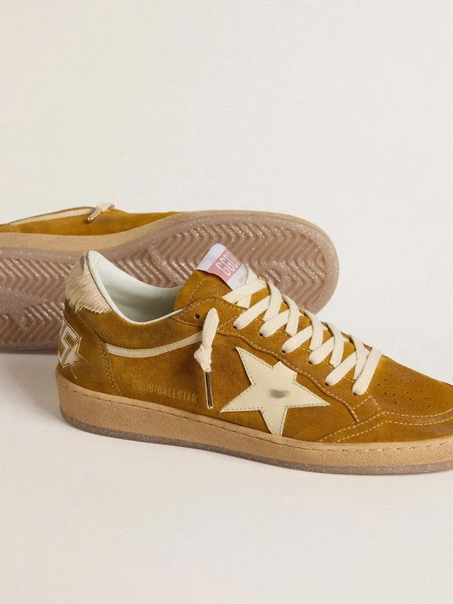 Zapatillas Ball Star para mujer en ante con estrella de piel beige y lengüeta del talón de piel de potro