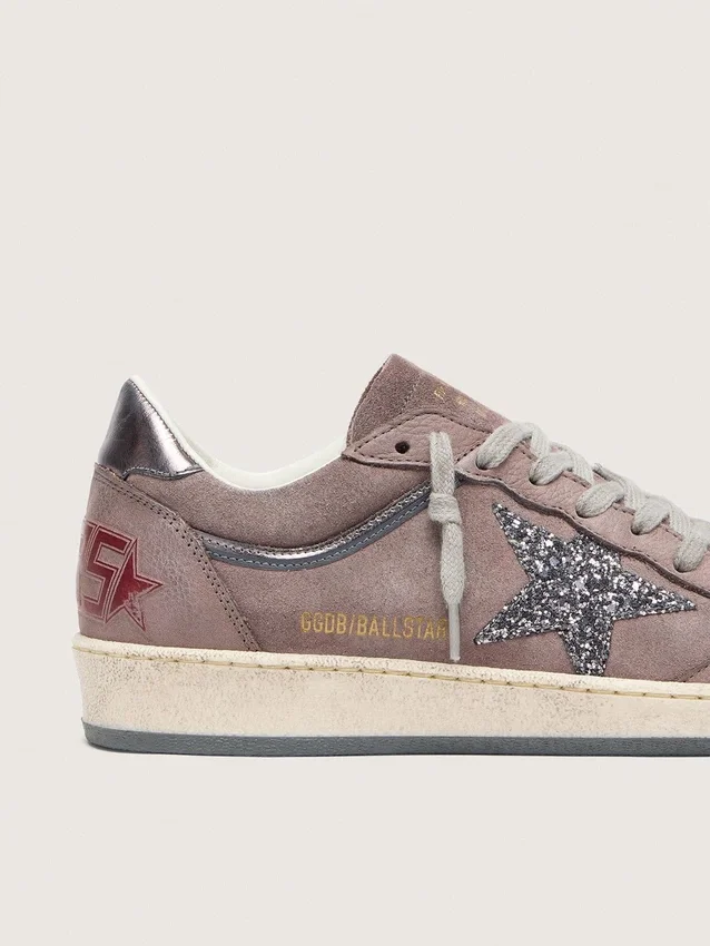 Zapatillas Ball Star para mujer en ante lavanda con estrella plateada brillante y lengüeta del talón de piel laminada