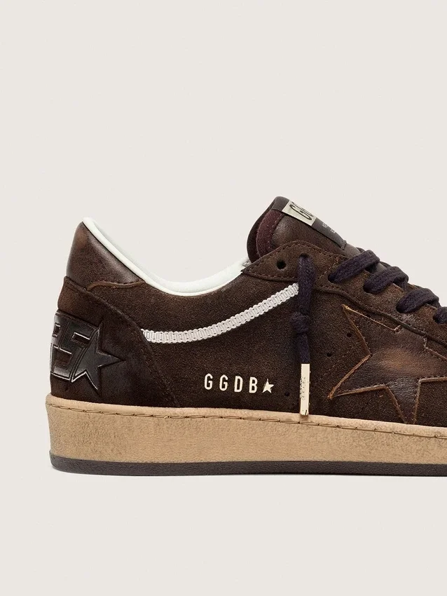 Zapatillas Ball Star para mujer en ante marrón con estrella y lengüeta en el talón de piel marrón