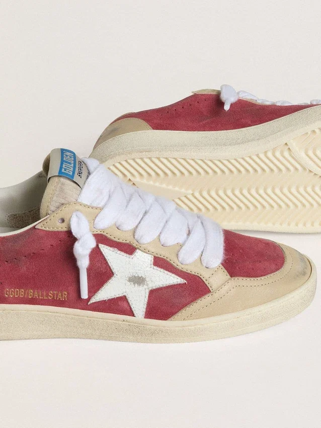 Zapatillas Ball Star para mujer en ante rojo con estrella de ante blanco craquelado y lengüeta del talón de piel platino
