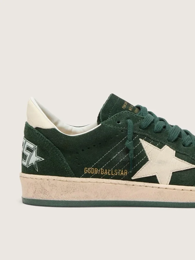 Zapatillas Ball Star para mujer en ante verde con estrella de piel blanca y lengüeta en el talón