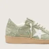 Zapatillas Ball Star para mujer en ante verde salvia con estrella de piel blanca y bordado floral de Swarovski tono sobre tono