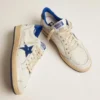 Zapatillas Ball Star para mujer en napa blanca con estrella y lengüeta en el talón de piel metalizada azul brillante