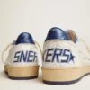 Zapatillas Ball Star para mujer en napa blanca con estrella y lengüeta en el talón de piel metalizada azul brillante