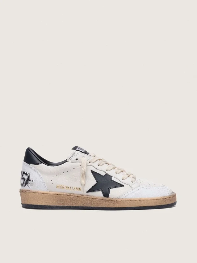 Zapatillas Ball Star para mujer en napa con estrella negra y lengüeta negra en el talón