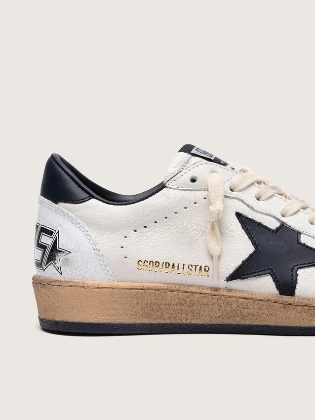 Zapatillas Ball Star para mujer en napa con estrella negra y lengüeta negra en el talón