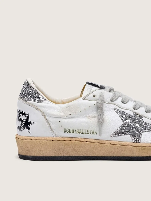 Zapatillas Ball Star para mujer en napa con estrella plateada brillante y lengüeta en el talón