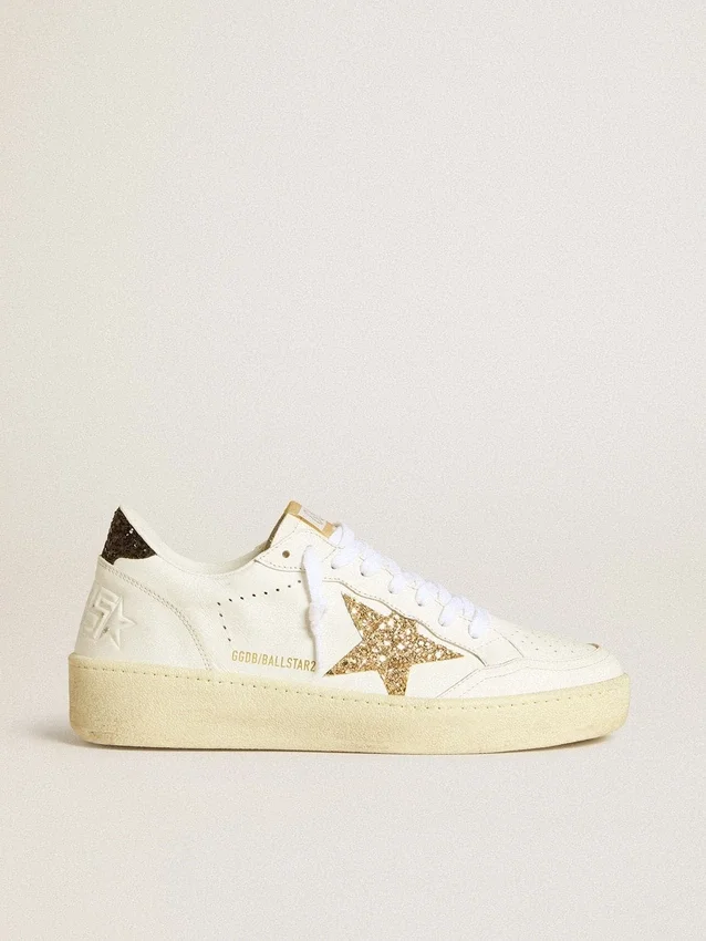 Zapatillas Ball Star para mujer en piel blanca con estrella dorada con purpurina y lengüeta del talón negra con purpurina