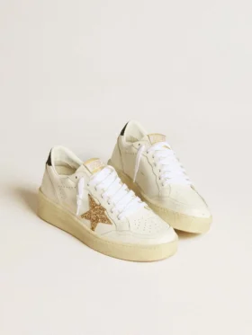 Zapatillas Ball Star para mujer en piel blanca con estrella dorada con purpurina y lengüeta del talón negra con purpurina