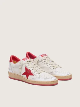 Zapatillas Ball Star para mujer en piel blanca con estrella roja y lengüeta en el talón