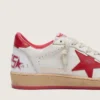 Zapatillas Ball Star para mujer en piel blanca con estrella roja y lengüeta en el talón